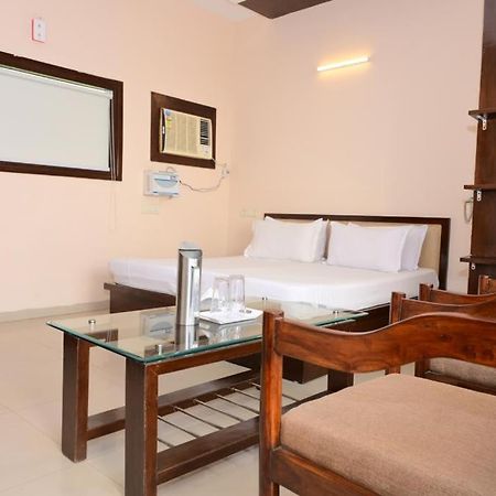 Maharani Regency Hotel Panchkula Bagian luar foto