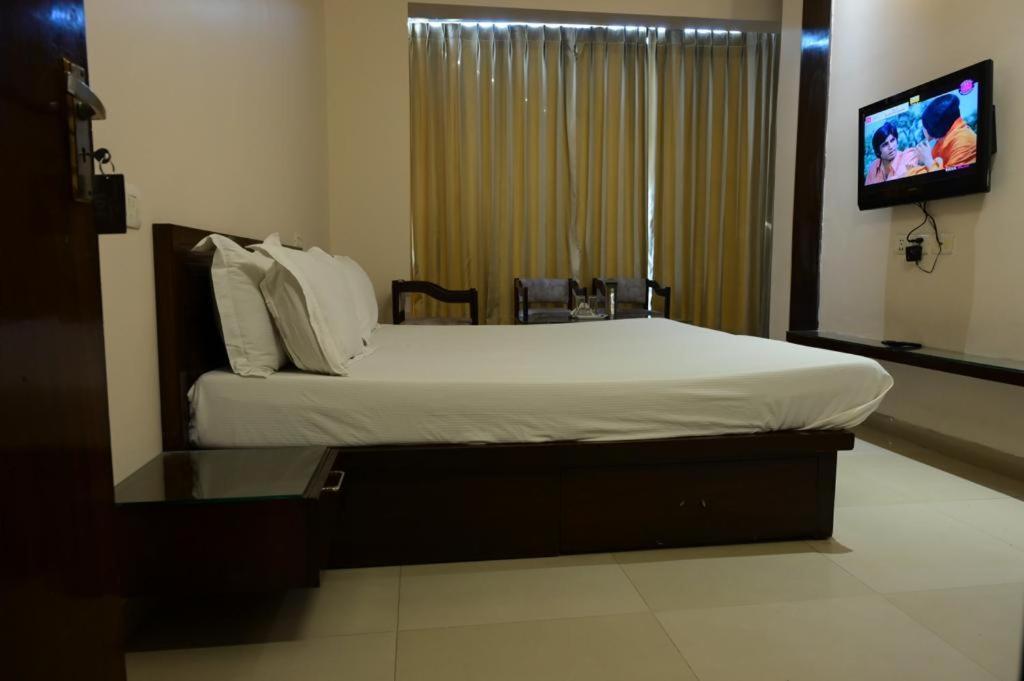 Maharani Regency Hotel Panchkula Bagian luar foto