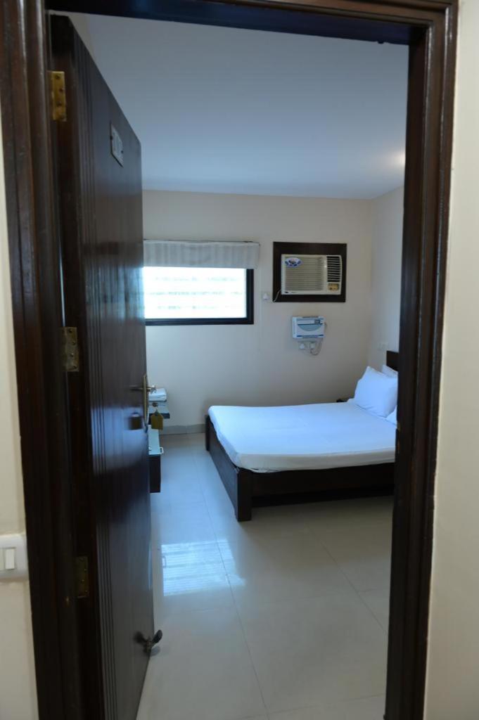 Maharani Regency Hotel Panchkula Bagian luar foto