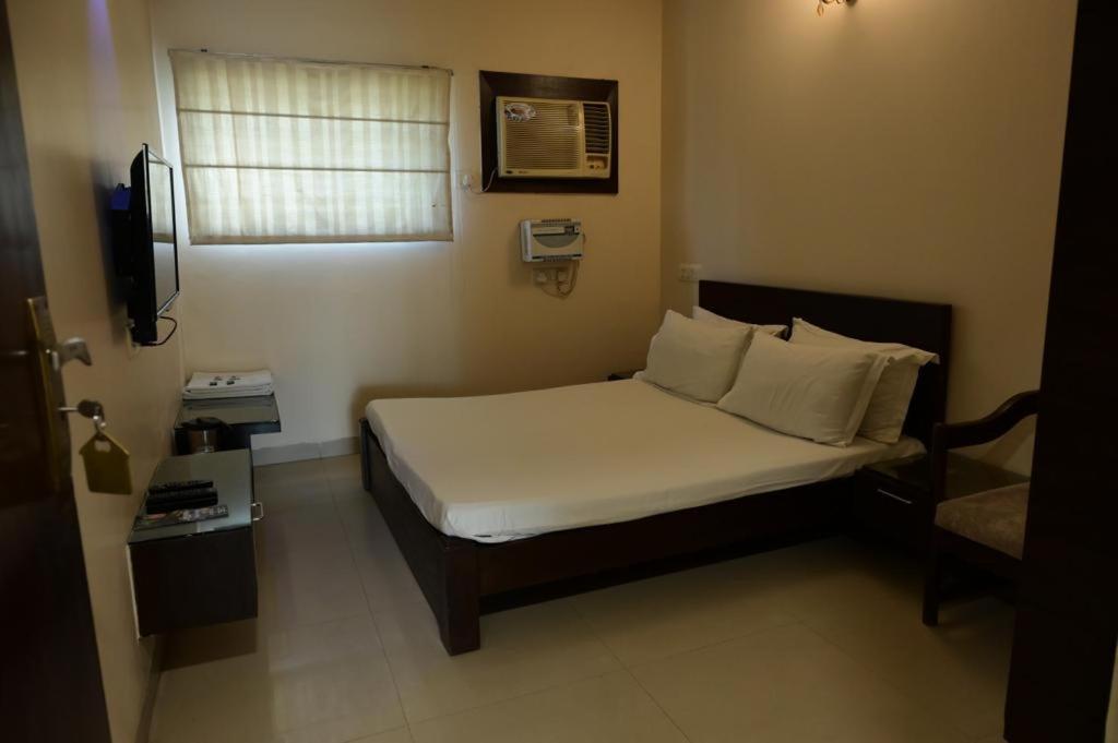 Maharani Regency Hotel Panchkula Bagian luar foto